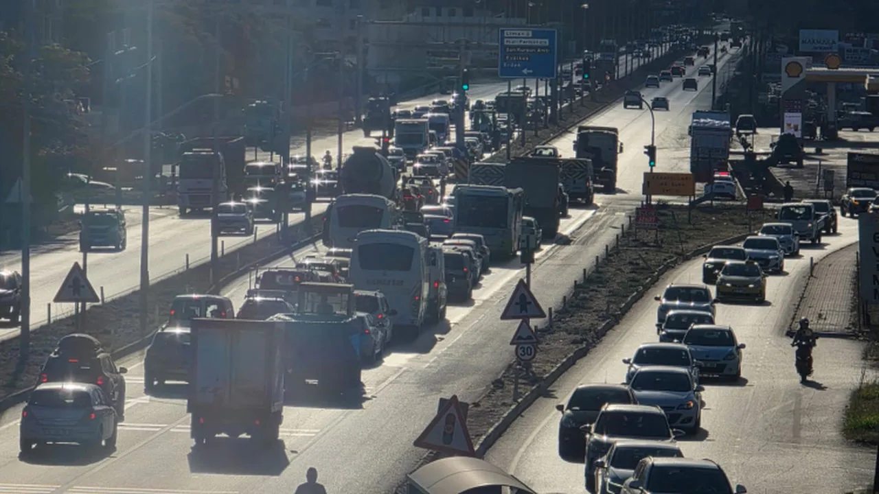 Bandırma'da okulların açılmasıyla birlikte trafik yoğunluğu arttı